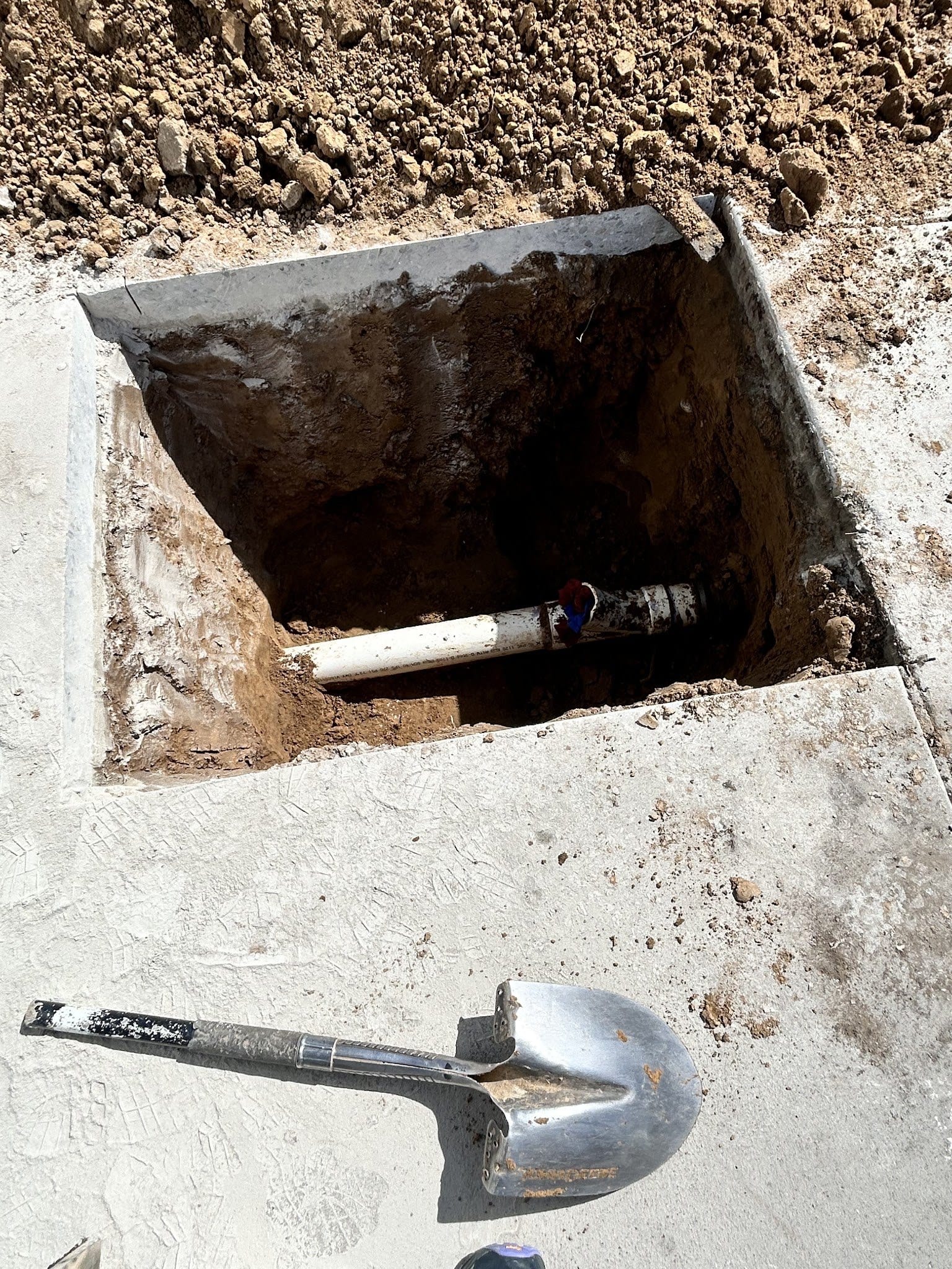An M&R crew working in an open trench on a sewer line excavation